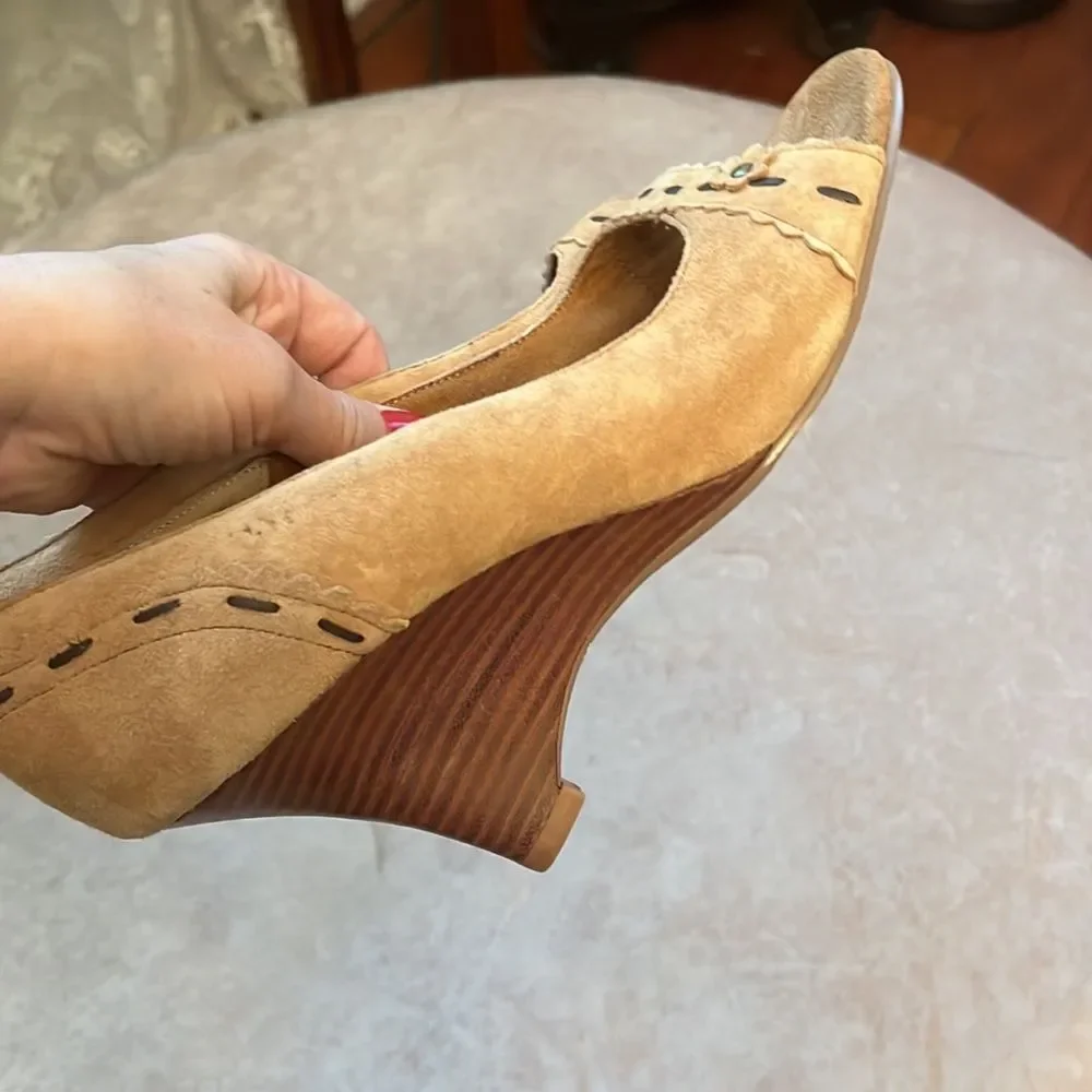 Hilliard & Hanson Tan Suede Wedge Heels Sz 10
